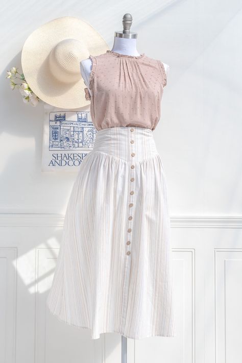 Cottagecore clothes - Sasha Cotton Midi Skirt Summer Cottagecore Outfits, Modest Spring Fashion, Cottagecore Skirts, Cottagecore Fashion Skirts, Feminine Summer Outfits, High Waisted Skirt Outfit, Cottagecore Skirt, Cottagecore Clothes, White Midi Skirt