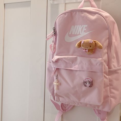 Stationary Bag, Pretty School Supplies, Stylish School Bags, Kawaii Bag, School Bag Essentials, Cute School Stationary, Inside My Bag, Nike Bags, Cute Stationary