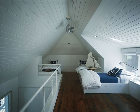 Loft sleeping area for playroom Lake House Kids Room, Attic Master Suite, Kids Room Desk, Attic Makeover, Attic Loft, Built In Bed, Small Attic, Attic Design, Attic Storage