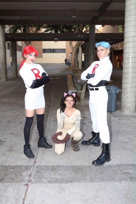 Halloween idea. Pokemon team Rocket Gaming Halloween Costumes, Cosplay Trio Ideas, Trio Cosplay Ideas, Team Rocket Halloween, Trio Cosplay, Pokemon Trio, Team Rocket Costume, Rocket Cosplay, Team Rocket Cosplay