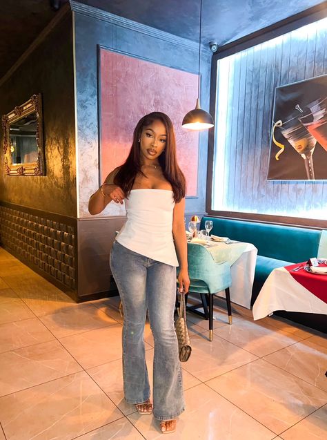 Strapless Top With Jeans, Jeans And Heels Outfit Going Out, 15th Birthday Outfit Ideas, Shein Baddie Outfits, Jeans Heels Outfit, Tube Top Outfits, Outfit Dinner, Blue Jean Outfits, Modest Wear