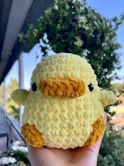 Chunky Duck Crochet toys patterns free amigurumi #crochettoyspatternsfreeamigurumi #crochet #crochettoy #crochetpattern #crochetpatterns 1.90 Yellow Things To Crochet, Yellow Crochet Ideas, Pollo Animal, Crochet Ducks, Useful Crafts, Toys Quotes, Duck Crochet, Crochet Yellow, Crochet Duck