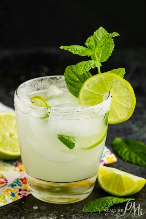 The drink of summer is here. This party staple, Tequila Limeade Recipe, is a cocktail margarita everyone should know how to whip up! Limeade Drinks, Cocktail Margarita, Limeade Recipe, Easy Margarita, Best Tequila, Thanksgiving Drinks, Tequila Drinks, Liquor Drinks, Margarita Cocktail