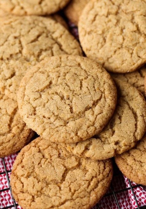 Ginger Snap Cookies Recipe, Crackle Cookies, Soft Gingerbread Cookies, Cookie Crisp, Toffee Cookies, Crispy Cookies, Cinnamon Cookies, Ginger Snap Cookies, Best Christmas Cookies