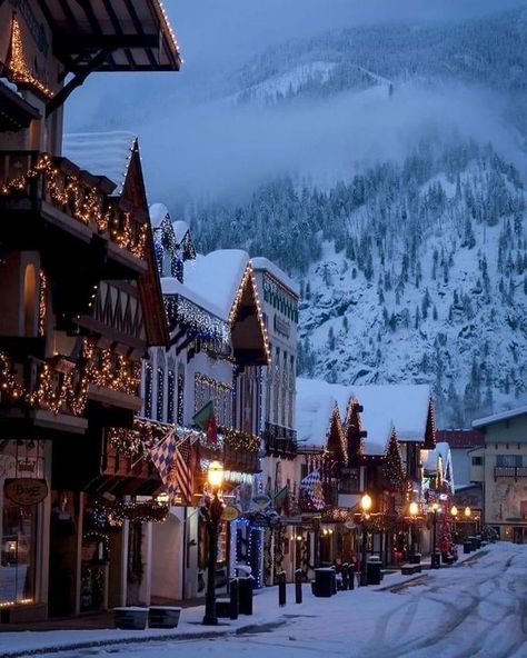 Leavenworth at Christmas Leavenworth Washington Christmas, Leavenworth Christmas, Leavenworth Washington, Christmas Scenery, Christmas Wonderland, Winter Beauty, Winter Pictures, Pretty Places, Nouvel An