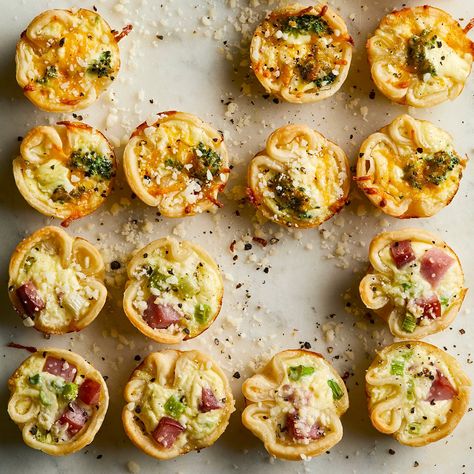 RU313214 Best Thanksgiving Appetizers, Thanksgiving Appetizers Easy, Best Party Appetizers, Thanksgiving Appetizer Recipes, Make Ahead Appetizers, Brunch Spread, Mini Quiches, Mini Quiche, Party Appetizers Easy