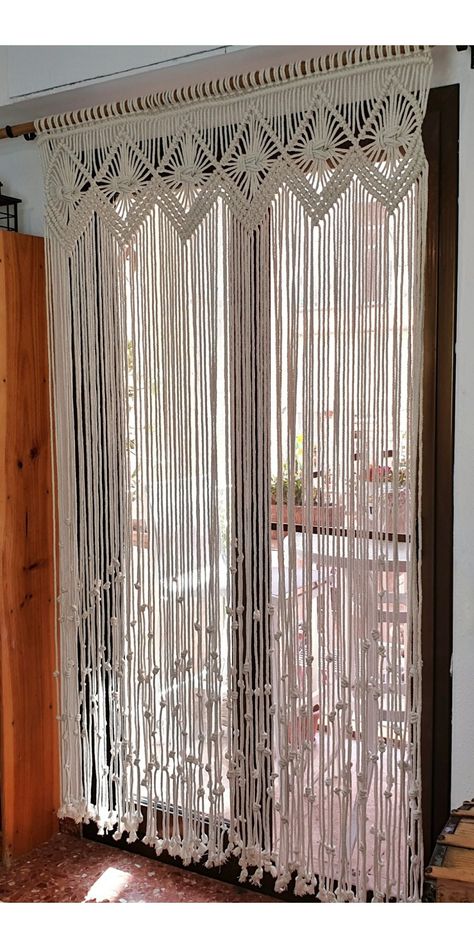 Come Intrecciare, Simpul Makrame, Crochet Curtain Pattern, Pola Macrame, Macrame Wedding Backdrop, Macrame Knots Tutorial, Macrame Knots Pattern, Macrame Wedding, Macrame Wall Hanging Diy