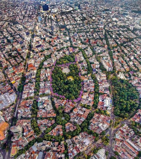 De cuando había un hipódromo en la Condesa Condesa Mexico City, Areas Verdes, Mexico City, Good Vibes, City Photo, Terrace, Castle, Instagram Profile, On Instagram