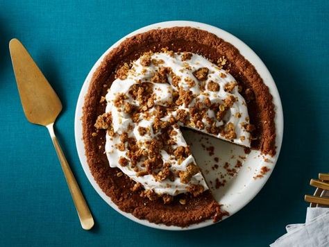 Get Pumpkin Pie with Bourbon-Maple Whipped Cream and Cinnamon Crunch Recipe from Food Network Maple Whipped Cream, Chocolate Pumpkin Pie, Best Pumpkin Pie Recipe, Thanksgiving Pie Recipes, Perfect Pumpkin Pie, Crunch Recipe, Cinnamon Crunch, Pumpkin Pecan Pie, Best Pumpkin Pie