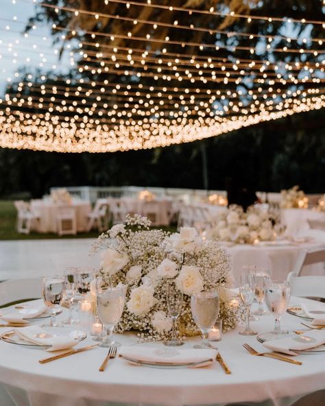 Romantic Wedding Reception Decor, Non Floral Wedding Centerpieces Elegant, Classic Wedding Venue Ideas, Bella Cosa Wedding, Wedding Romantic Theme, Fairy Lights Wedding Reception, Wedding Venue Elegant, Classic Wedding Theme, Romantic Wedding Theme