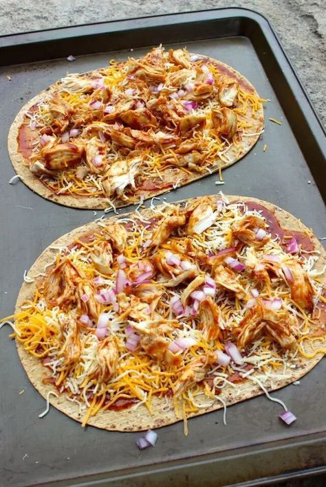 Ww Pizza, Weight Watcher Pizza Recipe, Weight Watchers Pizza, Weight Watchers Food Points, Weight Watchers Meals Dinner, Weight Watchers Lunches, Weight Watchers Meal Plans, Weight Watchers Snacks, Weight Watchers Recipes Desserts