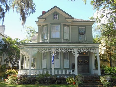 219 East 31st St. Savannah, GA | Kiley Secrest | Flickr Small Victorian House, Bloxburg Inspiration, Cottage Loft, Victorian Homes Exterior, Old Victorian Homes, Historical Homes, Victorian Style Homes, Loft Ideas, House Cottage