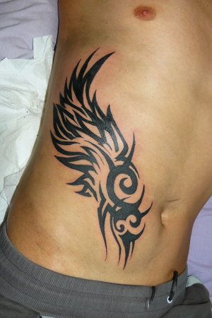 Rib Cage Tattoo Ideas for Guys Jing Y Jang, 21 Tattoo, Stammestattoo Designs, Tattoo Colors, Belly Button Tattoo, Rib Tattoos For Guys, Wing Tattoo Men, Ribcage Tattoo, Wing Tattoo Designs