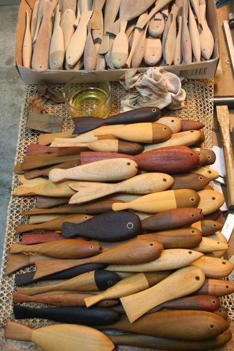 Beginner Wood Chisel Projects, Small Wood Whittling Projects, Witling Wood Ideas, Wood Widdling Ideas, Wood Whittling For Beginners, Wittling Beginner, Widdle Wood Ideas, Widdling Wood Ideas Easy, Easy Whittling Projects