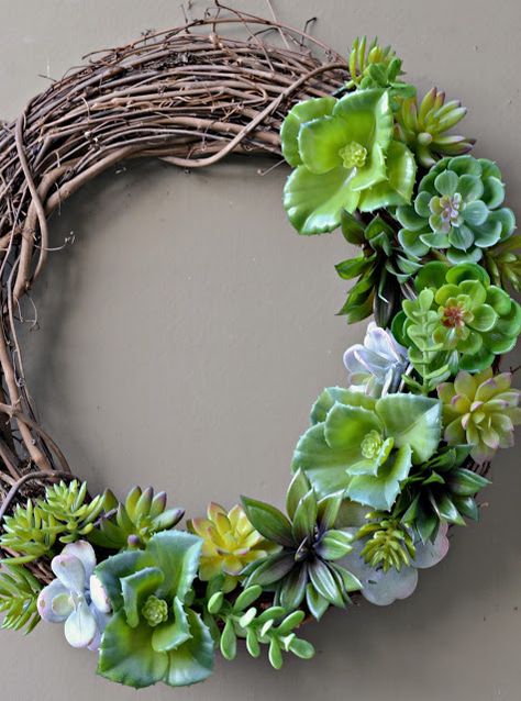 Succulent Wreath Diy, Diy Succulent Terrarium, Diy Frühling, Garden Ideas Cheap, Succulent Wreath, Dollar Tree Decor, Dollar Tree Diy Crafts, Diy Dollar Store Crafts, Succulent Terrarium