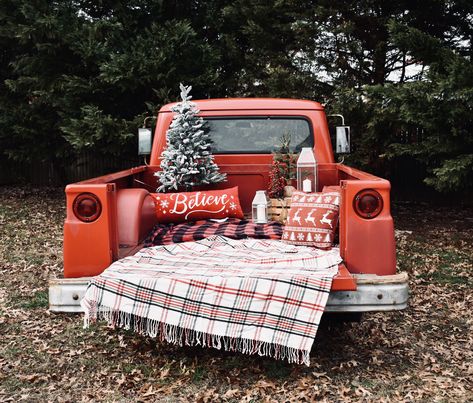 Christmas Photoshoot Ideas Truck, Red Truck Christmas Pictures Couple, Rustic Truck Christmas Pictures, Red Truck Mini Session, Christmas Minis Truck, Christmas Mini Sessions Red Truck, Old Red Truck Christmas Pictures, Western Christmas Mini Session, Christmas Pictures With Old Truck