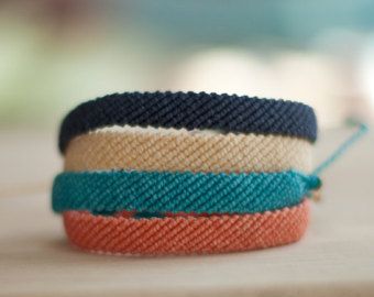 Leather Anklets, Yarn Bracelets, Colorful Bracelet, Slip Knot, Summer Bracelet, Friendship Bracelets Tutorial, Friendship Bracelets Designs, Bracelets Design, Thread Bracelets