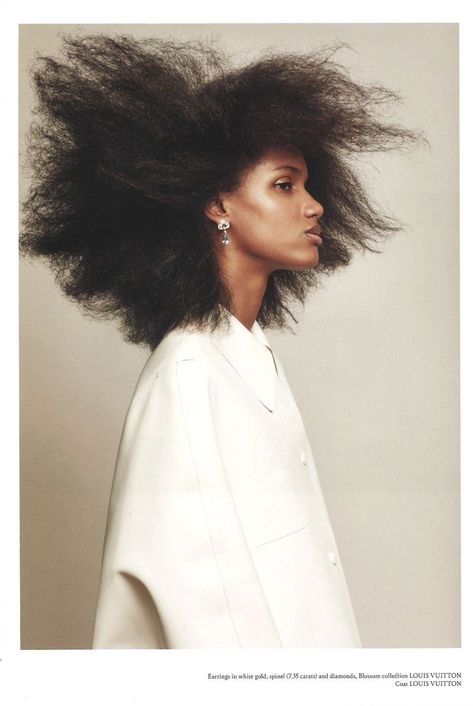 Louis Vuitton Muse Ambar Cristal Zarzuela Dazzles In 'Louis Vuitton High Jewellery' For Glass Magazine Afro Hair Photography, Afro Editorial Hair, Afro Hair Photoshoot Ideas, Black Hair Editorial, Afro Hair Photoshoot, Afro Photoshoot Black Women, Curly Hair Editorial, Afro Shoot, Afro Photoshoot