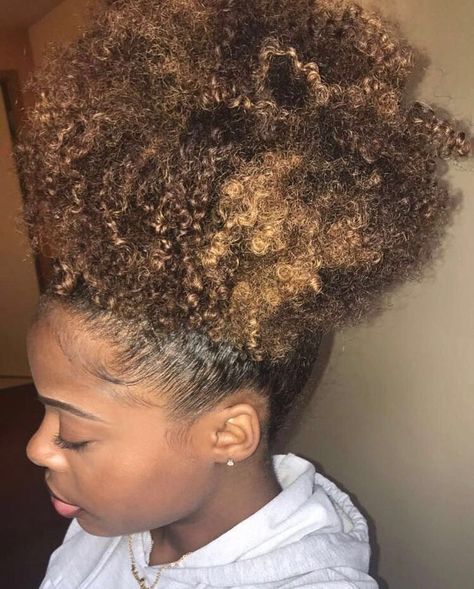 Curly Inspiration, Pineapple Hair, Beautiful Natural Hair, Dyed Natural Hair, Afro Puff, Bald Head, Natural Hair Beauty, Hair Laid, Long Natural Hair