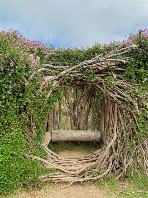 Living Garden Structures, Nature Art Installation, Enchanted Garden Backyard, Moongate Garden, Trin For Trin Tegning, Hobbit Garden, Woods Ideas, Peace Garden, Fairytale Garden