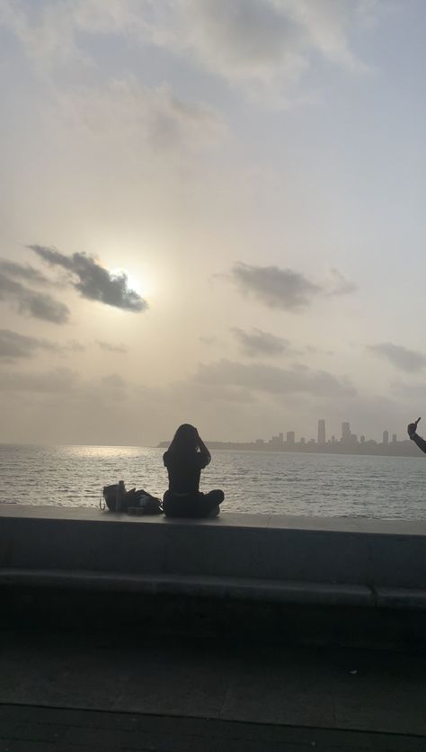 Mumbai tourist spots
That girl 
Marine drive 
Wake up sid 
College life Marine Drive Mumbai Aesthetic, Cgv Cinema Aesthetic, Airport Photography, Mumbai Trip, Marine Drive Mumbai, Marine Pictures, Mumbai Travel, Funny Compliments, Marine Drive