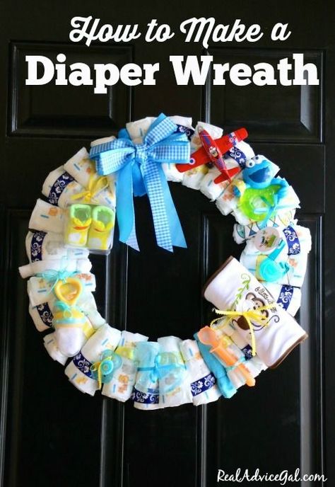 Create your own baby shower gift. Learn how to make a super cute diaper wreath. Baby Shower Wreath, Diaper Wreath, Baby Wreath, Diy Baby Shower Gifts, Baby Diaper Cake, Baby Girl Shower Gifts, Shower Bebe, Baby Shower Diapers, Baby Diy