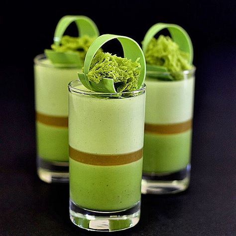 Pistachio and Peach Verrines fory class at @peckale #chefs… | Flickr Shot Glass Desserts, Mousse Dolce, Antonio Bachour, Dessert Shooters, Desserts In A Glass, Most Popular Desserts, Popular Desserts, Gourmet Desserts, Beautiful Desserts