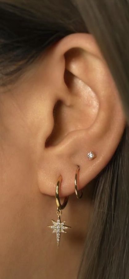 Three Peircing Ears, 3 Rd Ear Piercing, 3lobe Piercing, 3rd Peircing Ear, Three Holes In The Ear, Triple Ear Piercing Studs, 3 Hole Piercing Earrings, 3 Love Piercing Ideas, 3piercings Ear