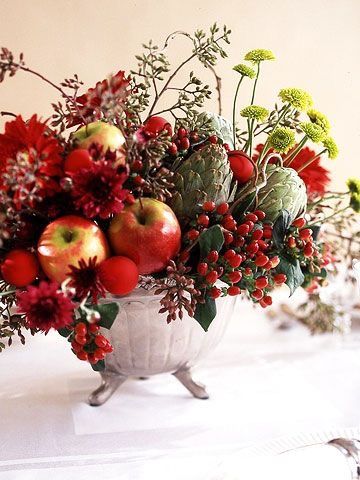 Modern Christmas Floral Arrangements, Edible Centerpieces, Deco Fruit, Arrangement Of Flowers, Fruits Decoration, Fruit Centerpieces, Flowers And Fruit, Tafel Decor, Fall Flower Arrangements