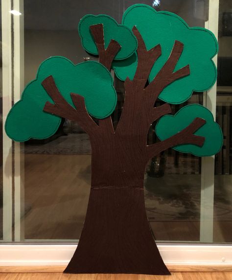 Cardboard and felt tree October Lesson Plans, How To Make Trees, October Lessons, Cardboard Tree, Stage Crew, Felt Tree, Rotary Club, Parade Float, Big Tree