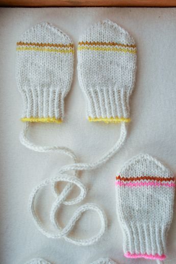 Baby Mittens Knitting Pattern, Baby Mittens Pattern, Baby Mittens Knitting, Corak Krusye, Projek Mengait, Crochet Baby Mittens, Purl Bee, Knitted Mittens, Crafts Sewing Patterns