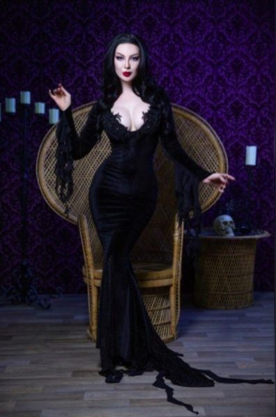 Morticia Addams Dress, Morticia Addams Costume, Goth Outfit Inspo, Goth Outfit Ideas, Goth Princess, Morticia Addams, Goth Women, Halloween Costume Outfits, Halloween Photoshoot