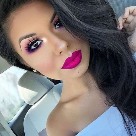 Bold Pink Lip Makeup, Hot Pink Lipstick Makeup Look, Pink Lipstick Makeup, Rosa Make-up, Fair Skin Makeup, 70s Makeup, Hot Pink Lips, Applying Makeup, Beauty Make-up