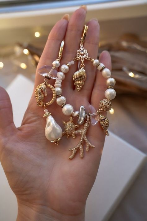 Credits to whoever owns this I just found it oretty Sea Inspired Accessories, Jewelry With Seashells, Dope Jewelry Accessories, Sea Jewelry, Handmade Jewel, Jewelry Accessories Ideas, Dope Jewelry, Funky Jewelry, Jewelry Lookbook