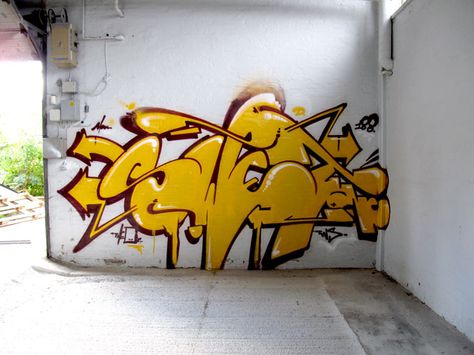 swet yellow Yellow Graffiti, Train Graffiti, Pole Stand, Graffiti Piece, Graffiti Writing, Creature Artwork, Graffiti Alphabet, Graffiti Style Art, Street Graffiti