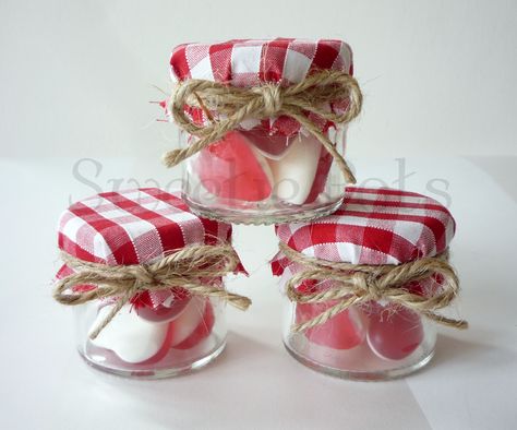 Mini Jam Jar favours Small Jam Jars Ideas, Jam Jar Party Favors, Mini Jam Jars Ideas, Mini Jar Gift Ideas, Mini Jelly Jars, Mini Bonne Maman Jars Ideas, Mini Jam Jar Crafts, Stampin Up Mini Jam Jars, Jam Jar Decorations Ideas