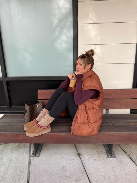 Mama Fall Outfits, Tall Sock Outfits, Tshirt And Sneakers Outfit, Comfy Coffee Shop Outfit, Bre Sheppard Outfits, Cute Coffee Shop Outfits, Fall Post Partum Outfits, Fall Outfits Everyday, Fall Outfit Inspo 2023