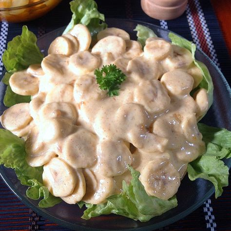 Curried Banana Salad Recipe - Old Skool Recipes Banana Salad Recipe, South African Salad Recipes, African Salad, Picky Eaters Dinner, Banana Salad, Banana Curry, Tomato Relish, Carrot Salad, Kinds Of Salad