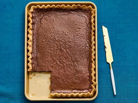 Chocolate Chess Slab Pie Chocolate Slab Pie, Rich Chocolate Dessert, Slab Pie Recipes, Chess Pie Recipe, Chocolate Chess Pie, Healthy Slice, Chess Pie, Chocolate Slabs, Slab Pie