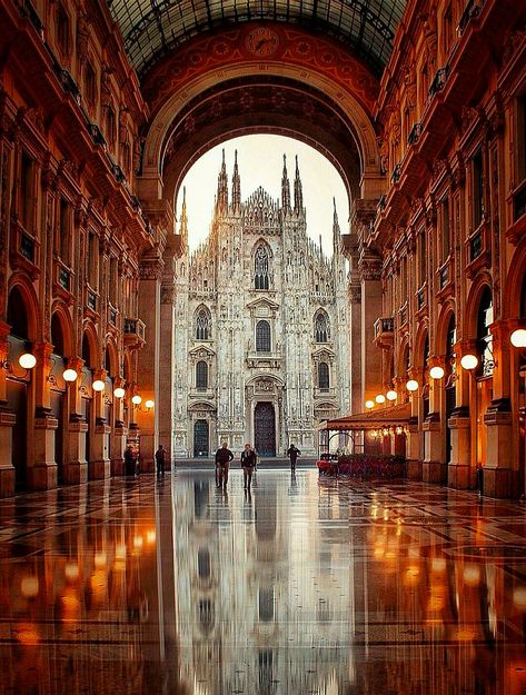 Milan Cathedral, Italy Photo, Milan Italy, Places Around The World, Travel Aesthetic, Travel Around The World, Dream Vacations, Italy Travel, Travel Around