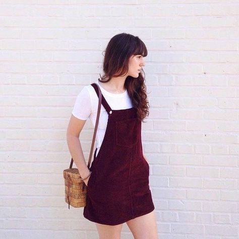 0 Dungree Outfit, Corduroy Dress Outfit, Dungaree Outfit, Denim Ootd, Cute Outfits With Shorts, Dungaree Dress, Vintage Dresses 50s, Ootd Dress, Hipster Shirts