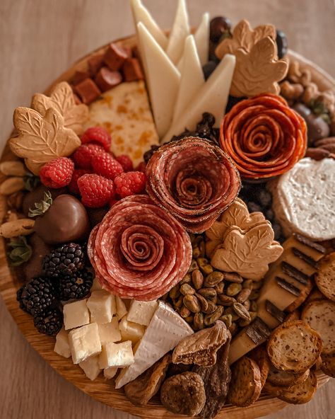 🍁#pumpkinspice #maplecream #fallcuterie #fall #autumn #charcuterie #charcuterieboard #grazing Fall Charcuterie Board Aesthetic, Thanksgiving Sweets Charcuterie Board, November Charcuterie Board, Charcuterie Board Fall Theme, Friendsgiving Spread, Autumn Charcuterie Board, Autumn Charcuterie, Charcuterie Tables, Charcuterie Board Fall