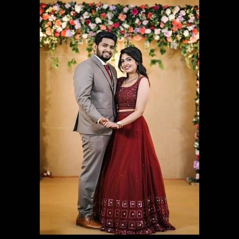 Maroon Wedding Dress, Saree Combination, Engagement Portraits Poses, Wedding Couple Shoot, Wedding Matching Outfits, Gown Dress Design, Groom Cartoon, Wedding Cards Images, Bride And Groom Cartoon