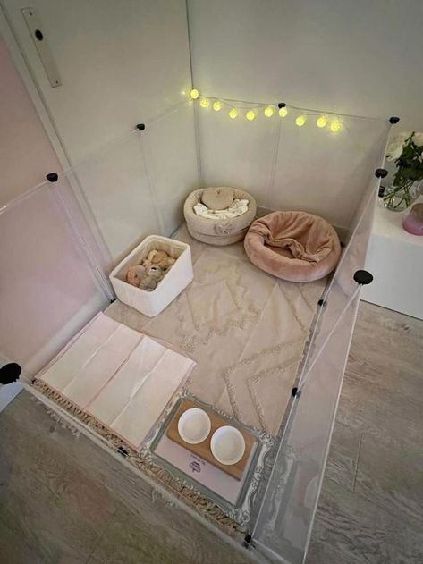 Puppy Area Ideas, Puppies Cage Ideas, Cute Dog Spaces Ideas, Dog Room Ideas For Big Dogs, Dog Cage Bunny Cage, Dog Area Bedroom, Pink Dog Cage Aesthetic, Cute Dog Playpen, Puppy Crate Aesthetic