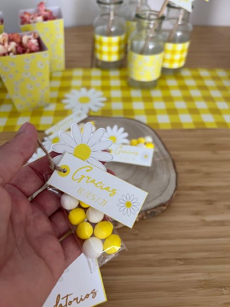 Margarita Party Decorations, 21st Birthday Party Decor, Flower Party Themes, Margarita Flower, Shark Birthday Cakes, Margarita Party, Daisy Decorations, Party Balloons Diy, Spring Birthday Party