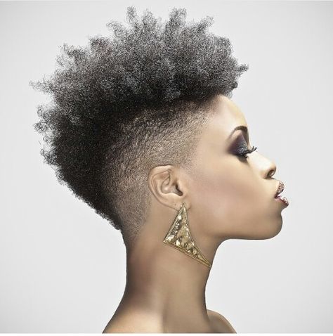 This!!! Natural hair Mohawk! Mohawk Fade Haircut, Natural Mohawk, Mohawk Fade, Short Hair Mohawk, Natural Hair Mohawk, Curly Mohawk Hairstyles, Female Mohawk, Mohawk Haircut, New Natural Hairstyles