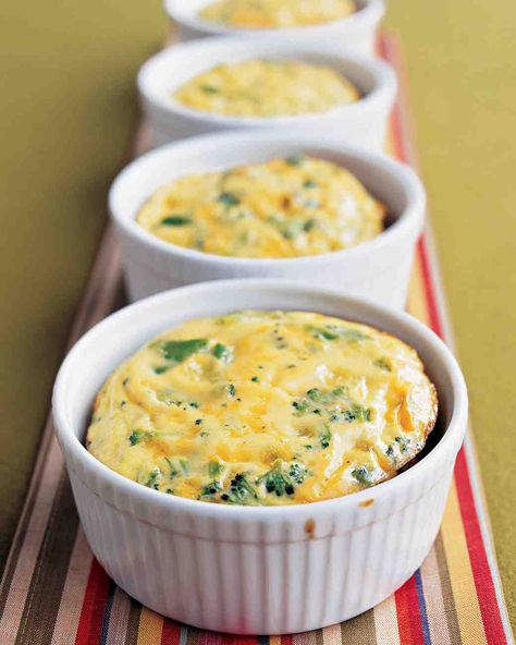 Crustless Broccoli-Cheddar Quiches Broccoli Cheddar Quiche, Martha Stewart Recipes, Salad Pasta, God Mat, Think Food, Broccoli Cheddar, Quiche Recipes, Broccoli And Cheese, Breakfast Casserole