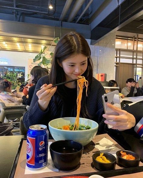 Eating Noodles, Want A Girlfriend, Han So Hee, So Hee, Girlfriend Pictures, Girlfriend Material, People Eating, Korean Actresses, How To Pose