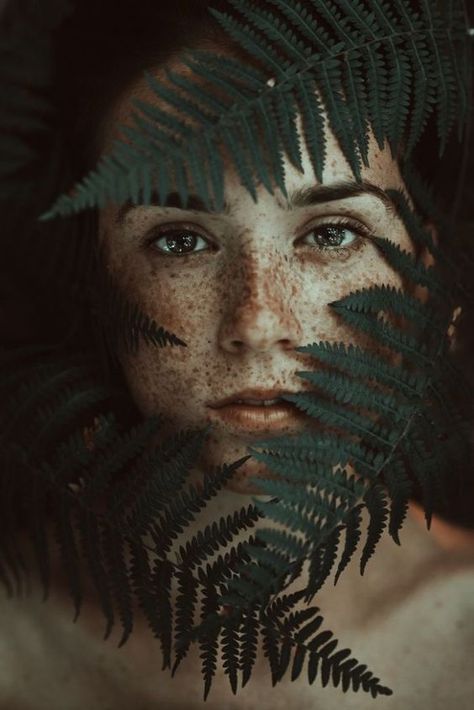 Freckle Photography, Beauty Fotografie, Beautiful Freckles, Beautiful Portraits, Shotting Photo, Photographie Portrait Inspiration, Photography Subjects, Foto Poses, Trik Fotografi