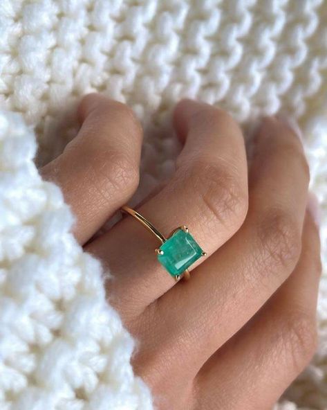 Emerald Ring Design, Emerald Solitaire Ring, Gemstone Solitaire Ring, Columbian Emeralds, Emerald Ring Vintage, Ring Inspo, Emerald Wedding Rings, Green Emerald Ring, Gold Rings Fashion